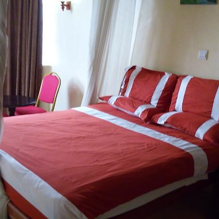 Royal Palm Hotel And Suites Накуру Экстерьер фото