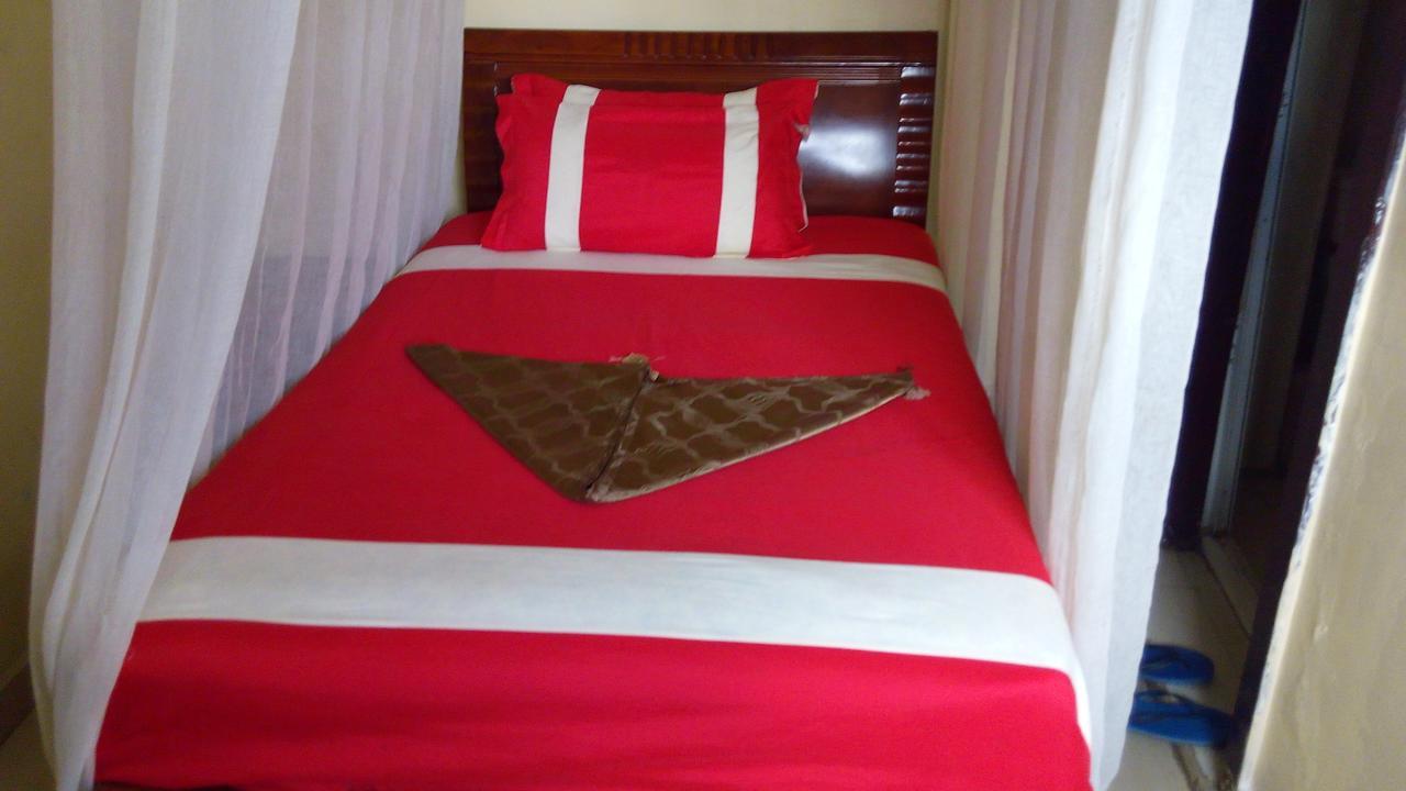 Royal Palm Hotel And Suites Накуру Экстерьер фото