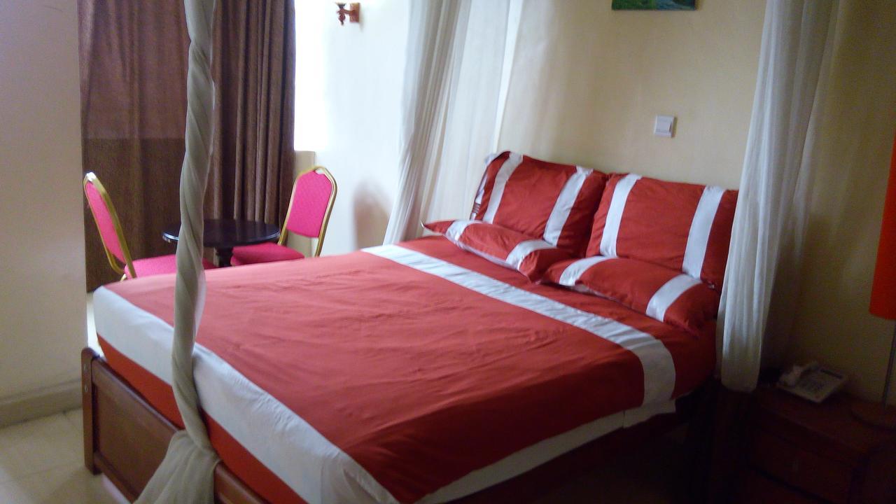 Royal Palm Hotel And Suites Накуру Экстерьер фото