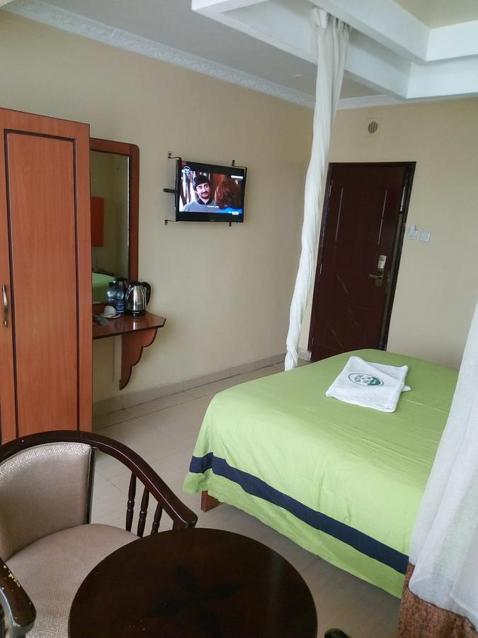 Royal Palm Hotel And Suites Накуру Экстерьер фото